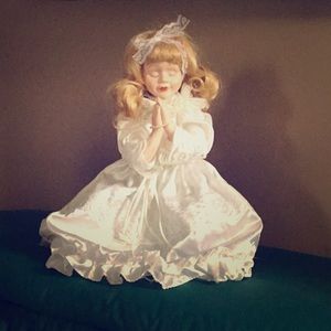 Beautiful prayerful doll💕🐣